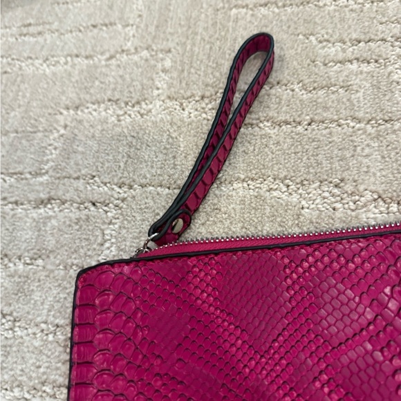 Elegant Pink Snakeskin Clutch - Picture 3 of 6